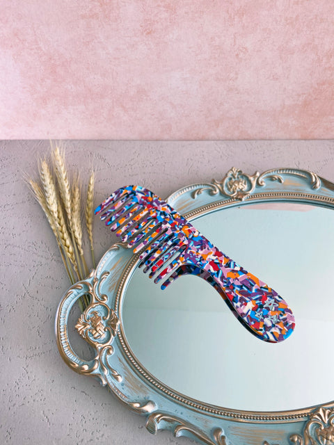 Amélie Comb is also designed for your comfort. The design is one of a kind, but the sustainable process of crafting also ensured a hair comb that will last you for years to come.