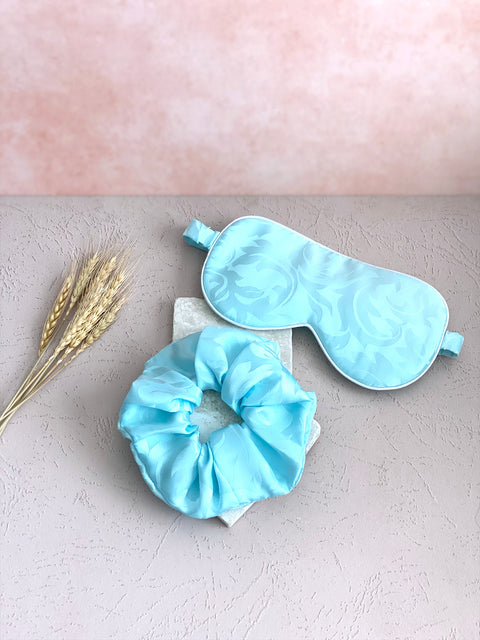 The Bleu Silk Eye Mask allows you to indulge in well-rested sleep